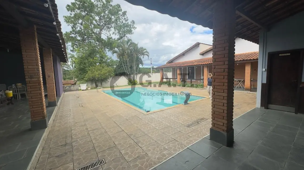 Foto 1 de Chácara com 3 quartos à venda e para alugar, 200m2 em Aracoiaba Da Serra - SP