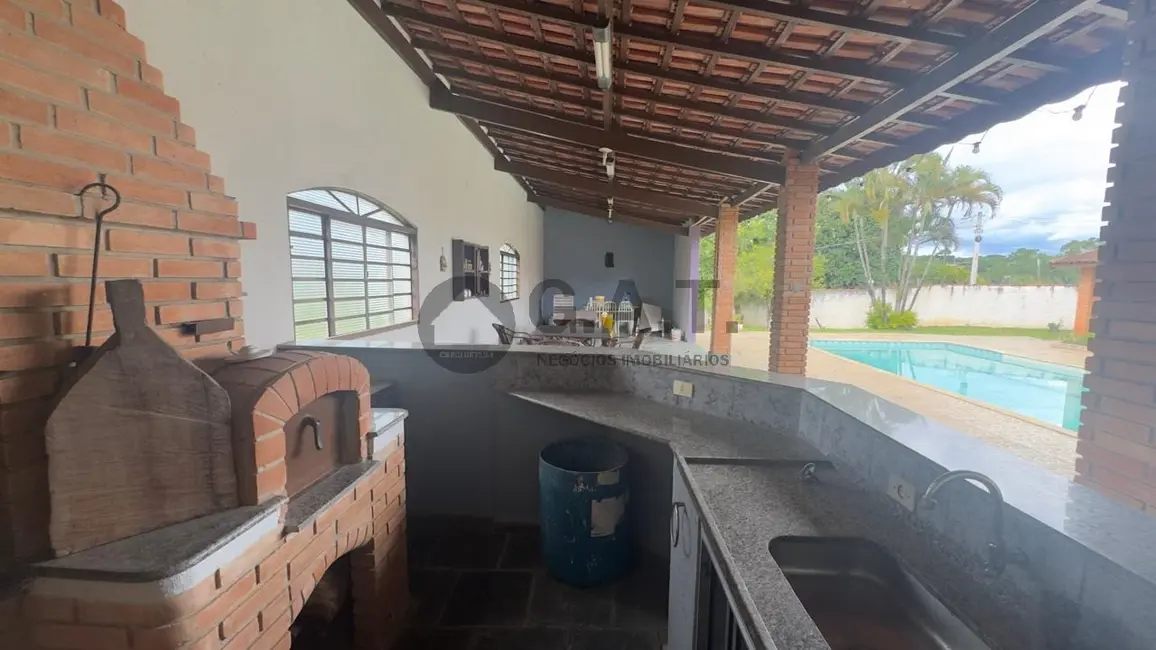 Foto 2 de Chácara com 3 quartos à venda e para alugar, 200m2 em Aracoiaba Da Serra - SP