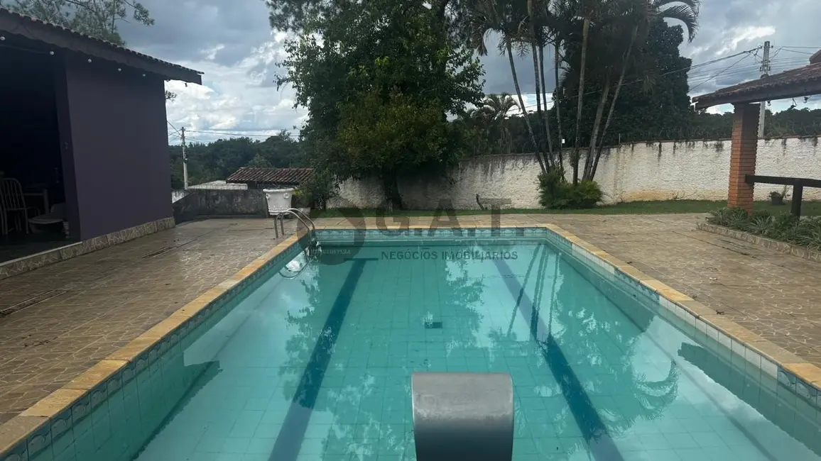 Foto 4 de Chácara com 3 quartos à venda e para alugar, 200m2 em Aracoiaba Da Serra - SP