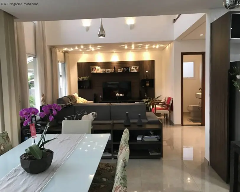 Foto 5 de Casa de Condomínio com 3 quartos à venda, 300m2 em Aracoiaba Da Serra - SP