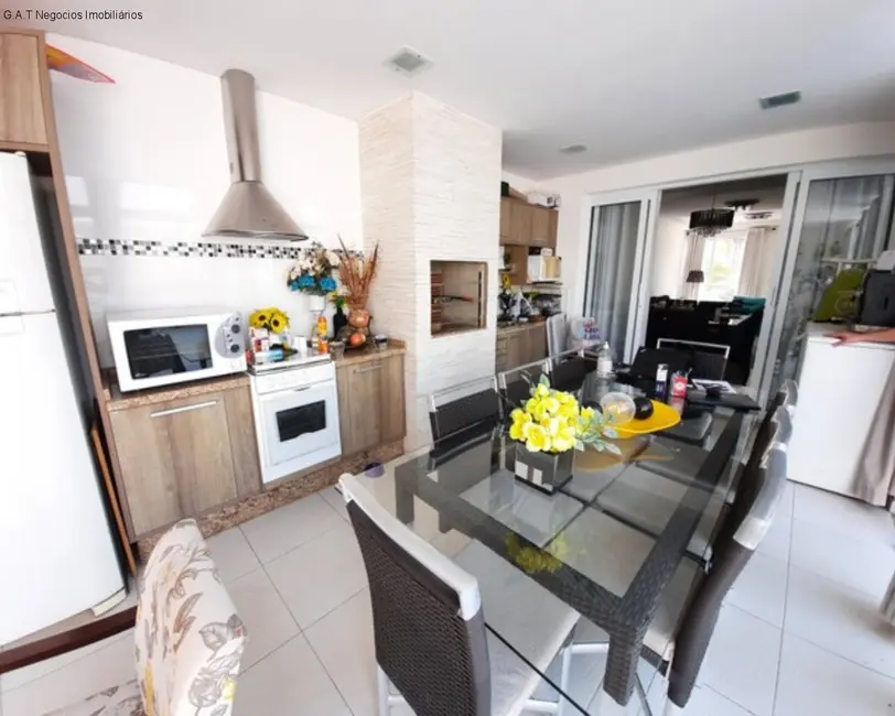 Foto 3 de Casa de Condomínio com 3 quartos à venda, 245m2 em Iporanga, Sorocaba - SP