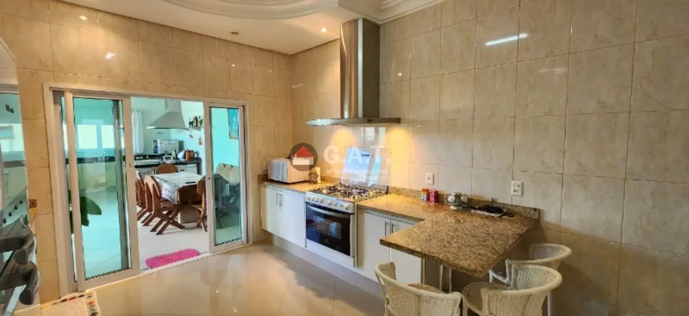 Foto 6 de Casa de Condomínio com 3 quartos à venda, 250m2 em Aparecidinha, Sorocaba - SP