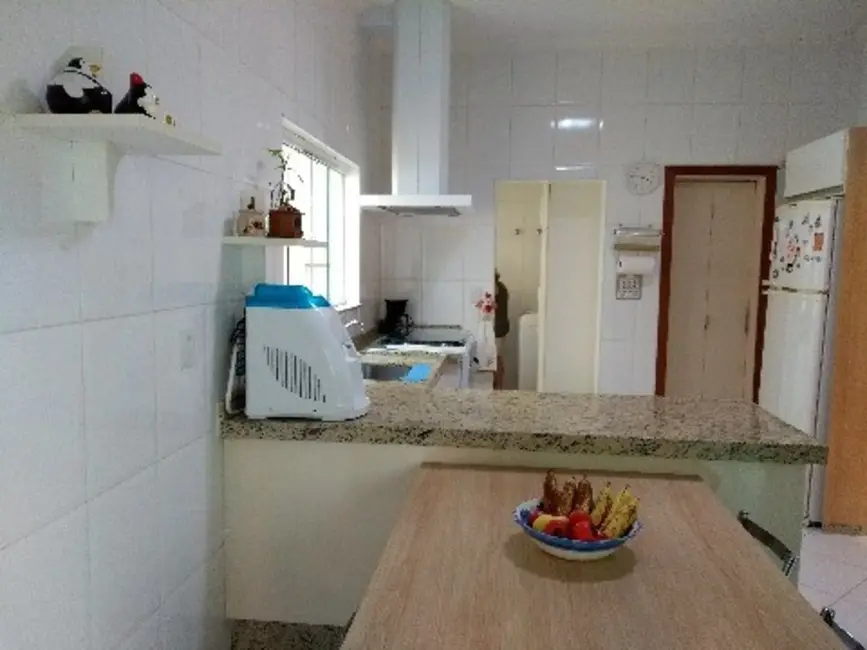 Casa de Condomínio com 3 quartos à venda, 223m2 em Chácaras Reunidas São Jorge, Sorocaba - SP - imagem 3 Foto 3 de Casa de Condomínio com 3 quartos à venda, 223m2 em Chácaras Reunidas São Jorge, Sorocaba - SP