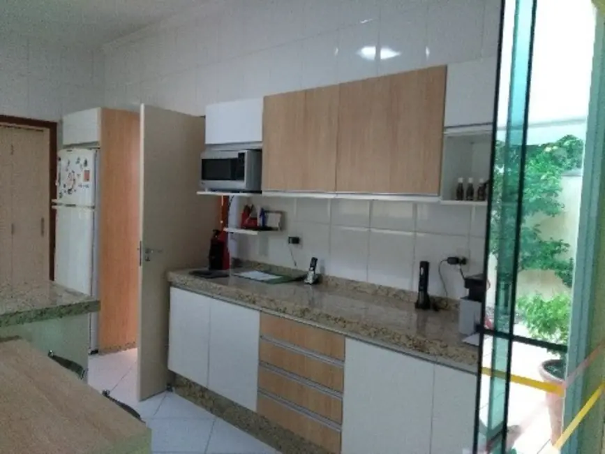 Casa de Condomínio com 3 quartos à venda, 223m2 em Chácaras Reunidas São Jorge, Sorocaba - SP - imagem 2 Foto 2 de Casa de Condomínio com 3 quartos à venda, 223m2 em Chácaras Reunidas São Jorge, Sorocaba - SP