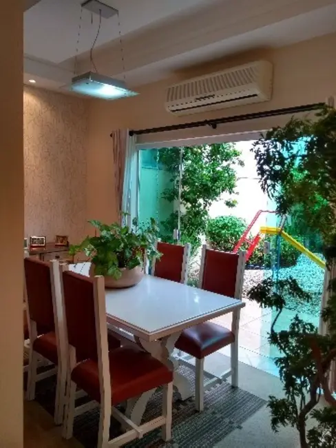 Casa de Condomínio com 3 quartos à venda, 223m2 em Chácaras Reunidas São Jorge, Sorocaba - SP - imagem 9 Foto 9 de Casa de Condomínio com 3 quartos à venda, 223m2 em Chácaras Reunidas São Jorge, Sorocaba - SP