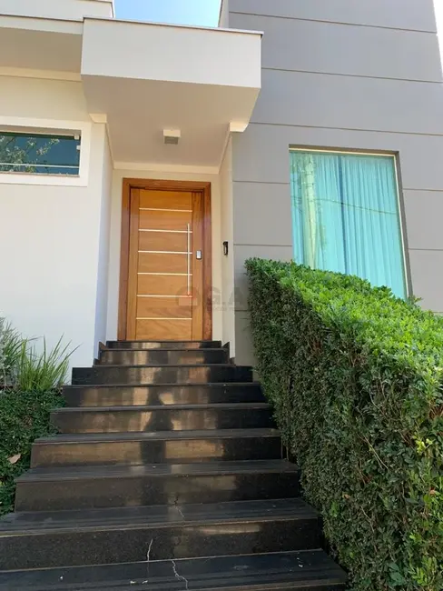 Casa de Condomínio com 3 quartos para alugar em Chácaras Reunidas São Jorge, Sorocaba - SP - imagem 2 Foto 2 de Casa de Condomínio com 3 quartos para alugar em Chácaras Reunidas São Jorge, Sorocaba - SP