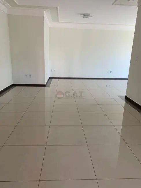 Casa de Condomínio com 3 quartos para alugar em Chácaras Reunidas São Jorge, Sorocaba - SP - imagem 3 Foto 3 de Casa de Condomínio com 3 quartos para alugar em Chácaras Reunidas São Jorge, Sorocaba - SP