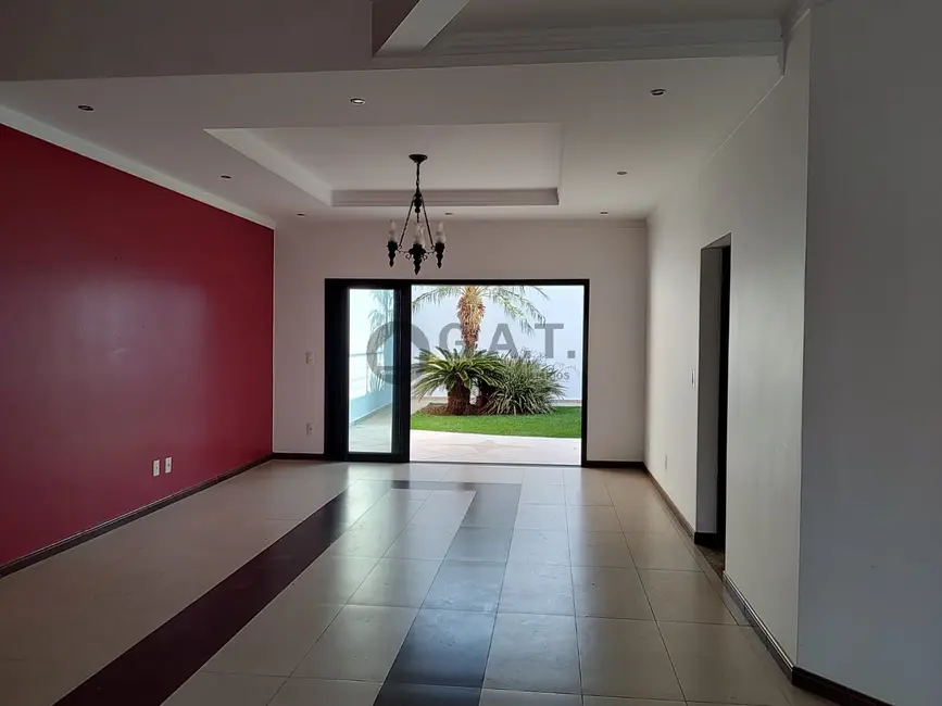 Casa de Condomínio com 3 quartos à venda, 250m2 em Iporanga, Sorocaba - SP - imagem 4 Foto 4 de Casa de Condomínio com 3 quartos à venda, 250m2 em Iporanga, Sorocaba - SP