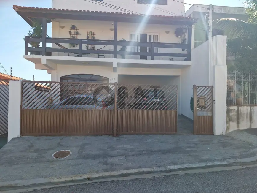 Casa com 3 quartos à venda, 250m2 em Jardim Gonçalves, Sorocaba - SP - imagem 8 Foto 8 de Casa com 3 quartos à venda, 250m2 em Jardim Gonçalves, Sorocaba - SP