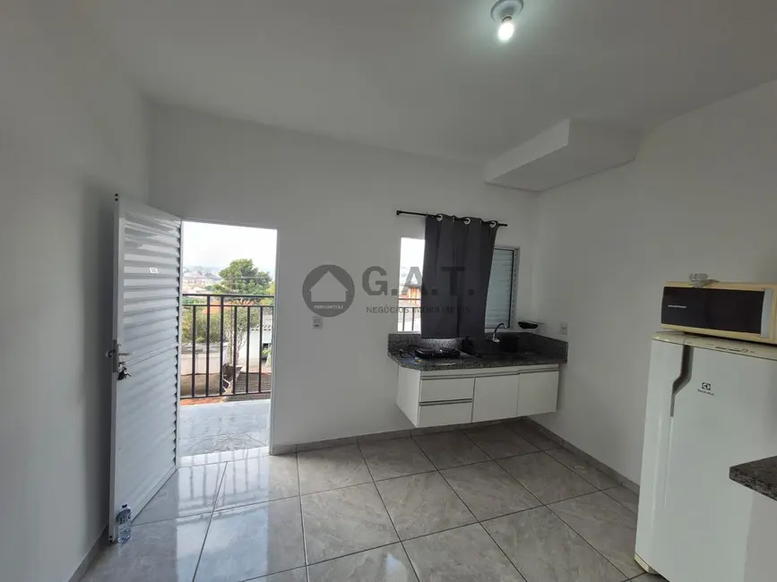 Foto 2 de Kitnet com 1 quarto para alugar, 25m2 em Jardim Sorocabano, Sorocaba - SP