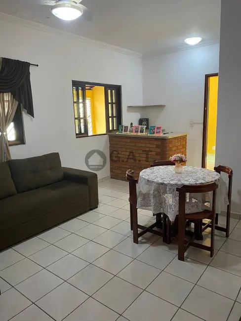 Casa com 3 quartos à venda, 225m2 em Conjunto Habitacional Júlio de Mesquita Filho, Sorocaba - SP - imagem 1 Foto 1 de Casa com 3 quartos à venda, 225m2 em Conjunto Habitacional Júlio de Mesquita Filho, Sorocaba - SP