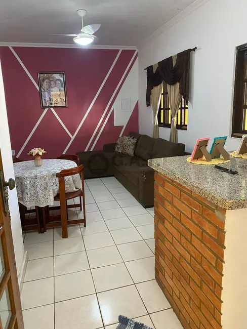 Casa com 3 quartos à venda, 225m2 em Conjunto Habitacional Júlio de Mesquita Filho, Sorocaba - SP - imagem 2 Foto 2 de Casa com 3 quartos à venda, 225m2 em Conjunto Habitacional Júlio de Mesquita Filho, Sorocaba - SP