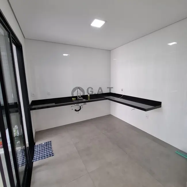Casa de Condomínio com 3 quartos à venda, 120m2 em Jardim Novo Horizonte, Sorocaba - SP - imagem 3 Foto 3 de Casa de Condomínio com 3 quartos à venda, 120m2 em Jardim Novo Horizonte, Sorocaba - SP