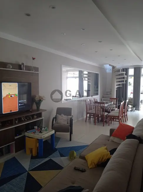 Casa de Condomínio com 3 quartos à venda, 170m2 em Chácaras Reunidas São Jorge, Sorocaba - SP - imagem 4 Foto 4 de Casa de Condomínio com 3 quartos à venda, 170m2 em Chácaras Reunidas São Jorge, Sorocaba - SP