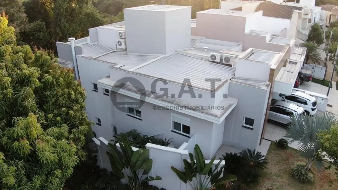 Casa de Condomínio com 3 quartos à venda, 250m2 em Aparecidinha, Sorocaba - SP - imagem 3 Foto 3 de Casa de Condomínio com 3 quartos à venda, 250m2 em Aparecidinha, Sorocaba - SP