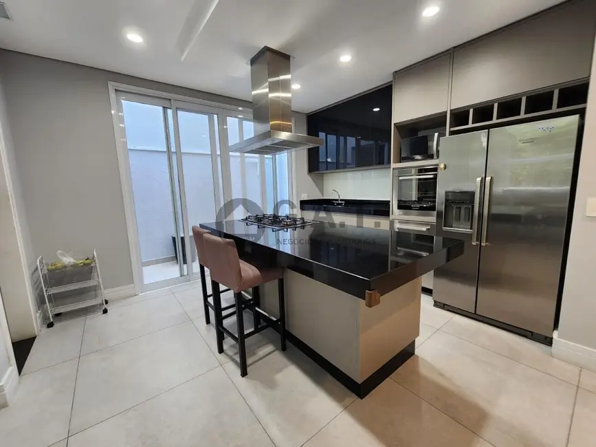 Casa de Condomínio com 3 quartos à venda, 250m2 em Aparecidinha, Sorocaba - SP - imagem 9 Foto 9 de Casa de Condomínio com 3 quartos à venda, 250m2 em Aparecidinha, Sorocaba - SP