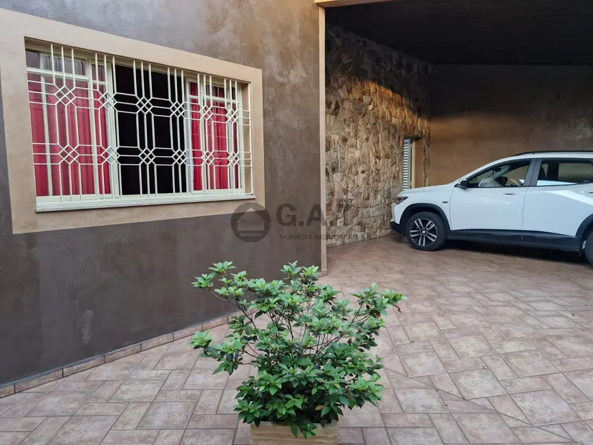 Casa com 3 quartos à venda, 224m2 em Jardim São Carlos, Sorocaba - SP - imagem 3 Foto 3 de Casa com 3 quartos à venda, 224m2 em Jardim São Carlos, Sorocaba - SP