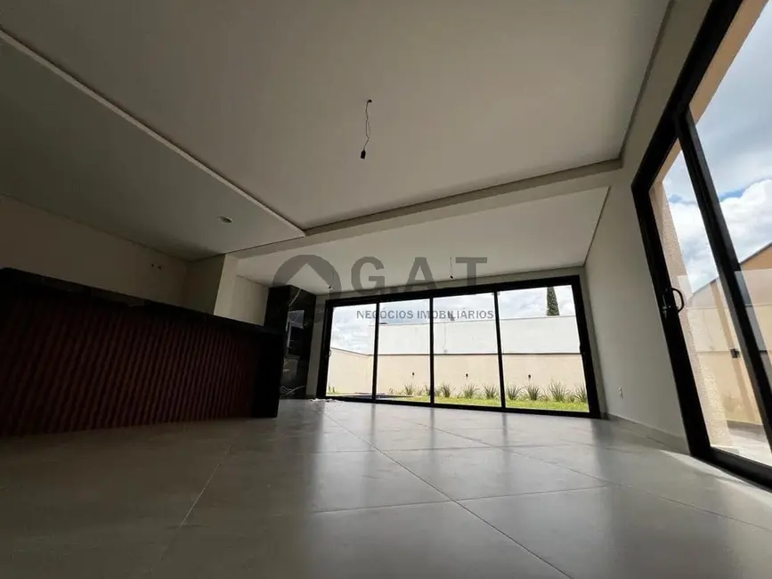 Casa de Condomínio com 3 quartos à venda, 211m2 em Cajuru do Sul, Sorocaba - SP - imagem 7 Foto 7 de Casa de Condomínio com 3 quartos à venda, 211m2 em Cajuru do Sul, Sorocaba - SP