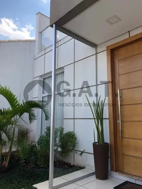 Casa de Condomínio com 3 quartos à venda, 210m2 em Sorocaba - SP - imagem 2 Foto 2 de Casa de Condomínio com 3 quartos à venda, 210m2 em Sorocaba - SP