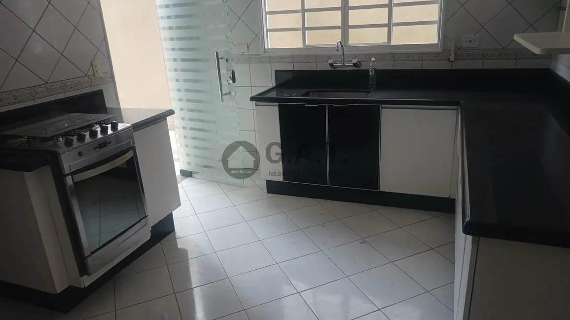 Casa de Condomínio com 3 quartos à venda, 165m2 em Chácaras Reunidas São Jorge, Sorocaba - SP - imagem 5 Foto 5 de Casa de Condomínio com 3 quartos à venda, 165m2 em Chácaras Reunidas São Jorge, Sorocaba - SP