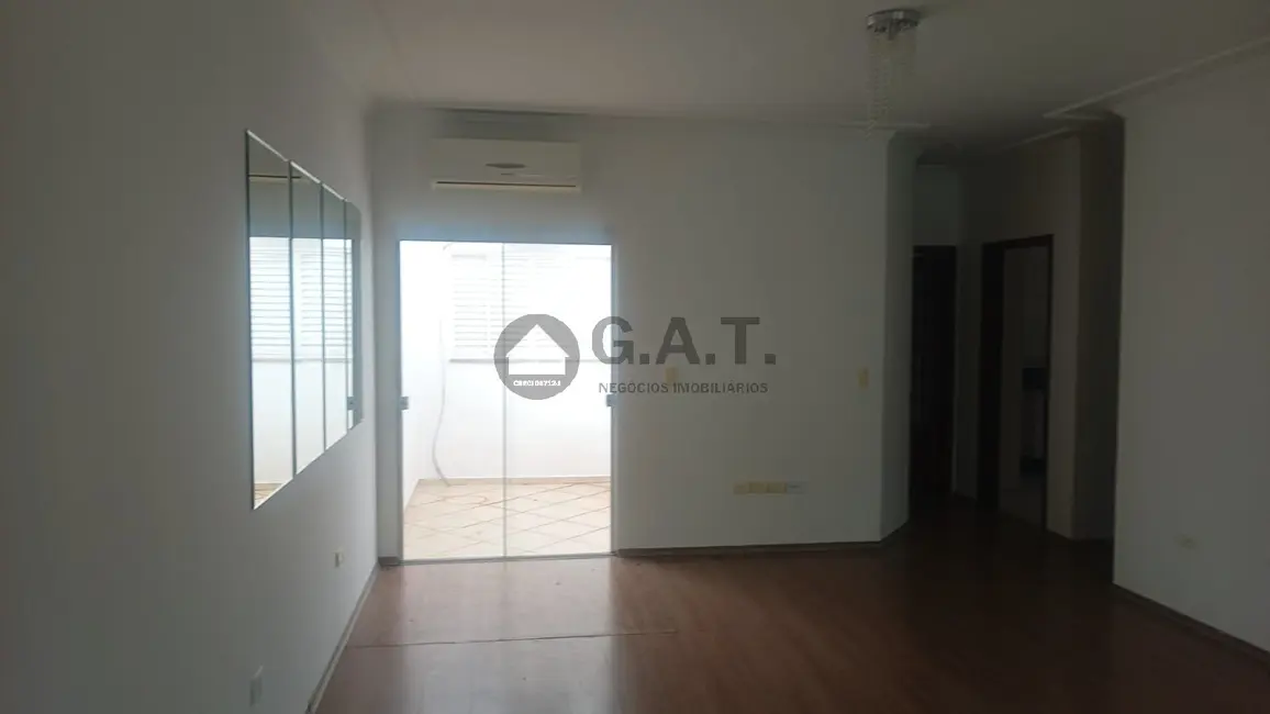 Casa de Condomínio com 3 quartos à venda, 165m2 em Chácaras Reunidas São Jorge, Sorocaba - SP - imagem 3 Foto 3 de Casa de Condomínio com 3 quartos à venda, 165m2 em Chácaras Reunidas São Jorge, Sorocaba - SP