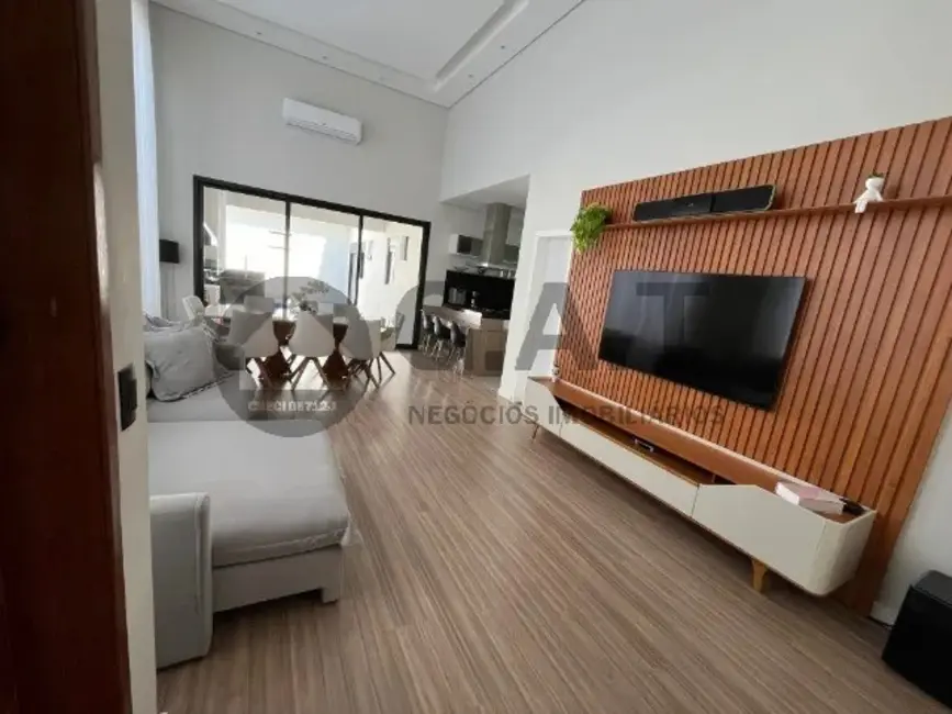 Casa de Condomínio com 3 quartos à venda, 190m2 em Sorocaba - SP - imagem 2 Foto 2 de Casa de Condomínio com 3 quartos à venda, 190m2 em Sorocaba - SP