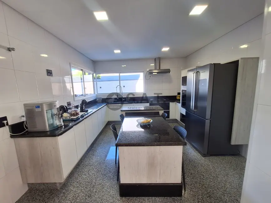 Casa de Condomínio com 3 quartos à venda, 350m2 em Jardim Residencial Chácara Ondina, Sorocaba - SP - imagem 9 Foto 9 de Casa de Condomínio com 3 quartos à venda, 350m2 em Jardim Residencial Chácara Ondina, Sorocaba - SP
