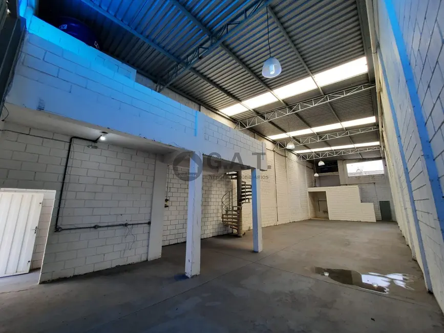 Foto 2 de Armazém / Galpão à venda, 235m2 em Jardim Tulipas, Sorocaba - SP