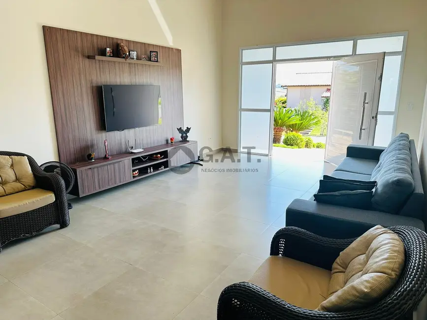 Casa de Condomínio com 3 quartos à venda, 280m2 em Aracoiaba Da Serra - SP - imagem 3 Foto 3 de Casa de Condomínio com 3 quartos à venda, 280m2 em Aracoiaba Da Serra - SP