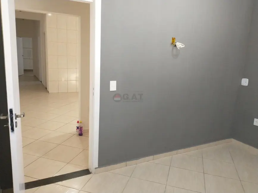 Casa com 3 quartos para alugar, 140m2 em Parque Vitória Régia, Sorocaba - SP - imagem 3 Foto 3 de Casa com 3 quartos para alugar, 140m2 em Parque Vitória Régia, Sorocaba - SP