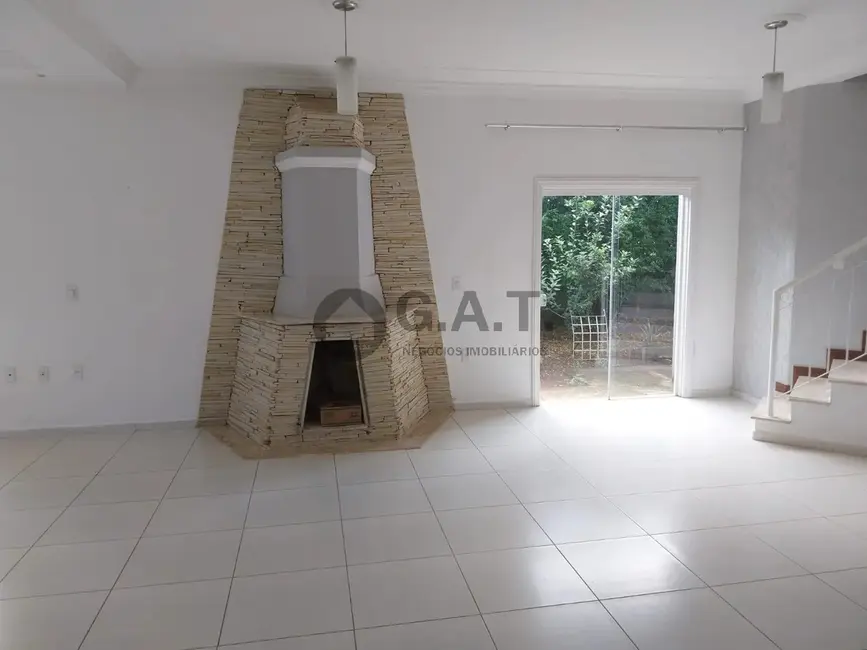 Foto 1 de Casa de Condomínio com 4 quartos para alugar, 100m2 em Aracoiaba Da Serra - SP