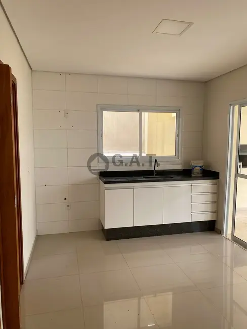 Casa de Condomínio com 3 quartos à venda, 215m2 em Chácaras Reunidas São Jorge, Sorocaba - SP - imagem 6 Foto 6 de Casa de Condomínio com 3 quartos à venda, 215m2 em Chácaras Reunidas São Jorge, Sorocaba - SP