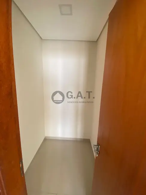 Casa de Condomínio com 3 quartos à venda, 215m2 em Chácaras Reunidas São Jorge, Sorocaba - SP - imagem 5 Foto 5 de Casa de Condomínio com 3 quartos à venda, 215m2 em Chácaras Reunidas São Jorge, Sorocaba - SP