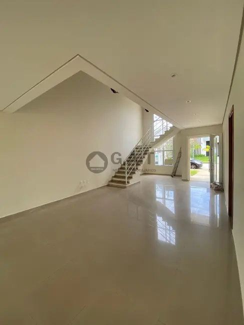 Casa de Condomínio com 3 quartos à venda, 215m2 em Chácaras Reunidas São Jorge, Sorocaba - SP - imagem 9 Foto 9 de Casa de Condomínio com 3 quartos à venda, 215m2 em Chácaras Reunidas São Jorge, Sorocaba - SP