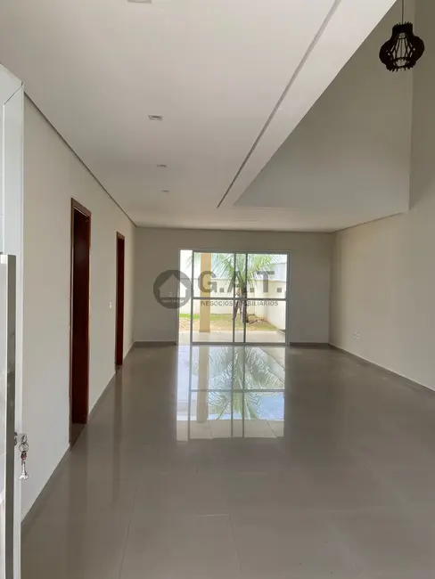 Casa de Condomínio com 3 quartos à venda, 215m2 em Chácaras Reunidas São Jorge, Sorocaba - SP - imagem 4 Foto 4 de Casa de Condomínio com 3 quartos à venda, 215m2 em Chácaras Reunidas São Jorge, Sorocaba - SP