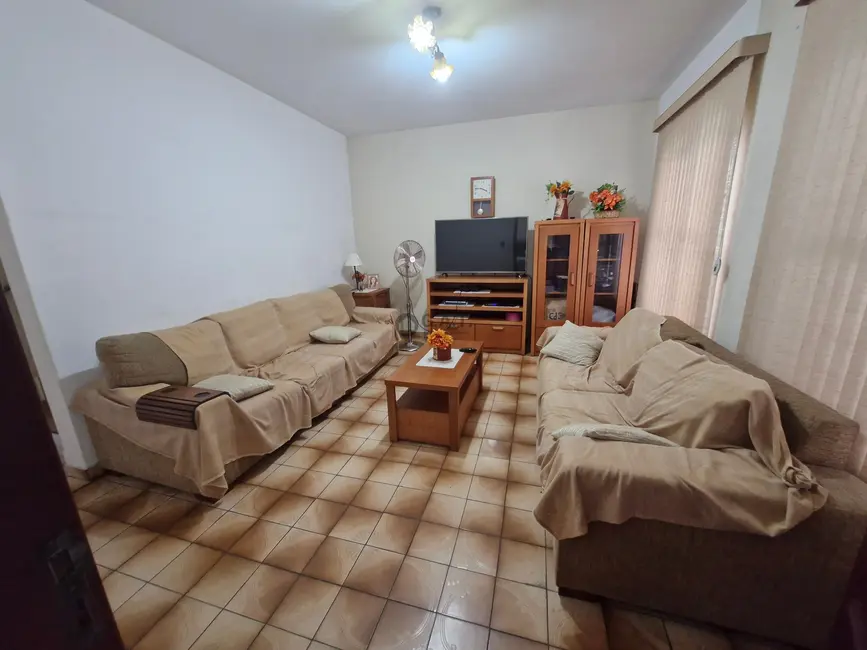 Casa com 3 quartos à venda, 200m2 em Vila São Caetano, Sorocaba - SP - imagem 3 Foto 3 de Casa com 3 quartos à venda, 200m2 em Vila São Caetano, Sorocaba - SP