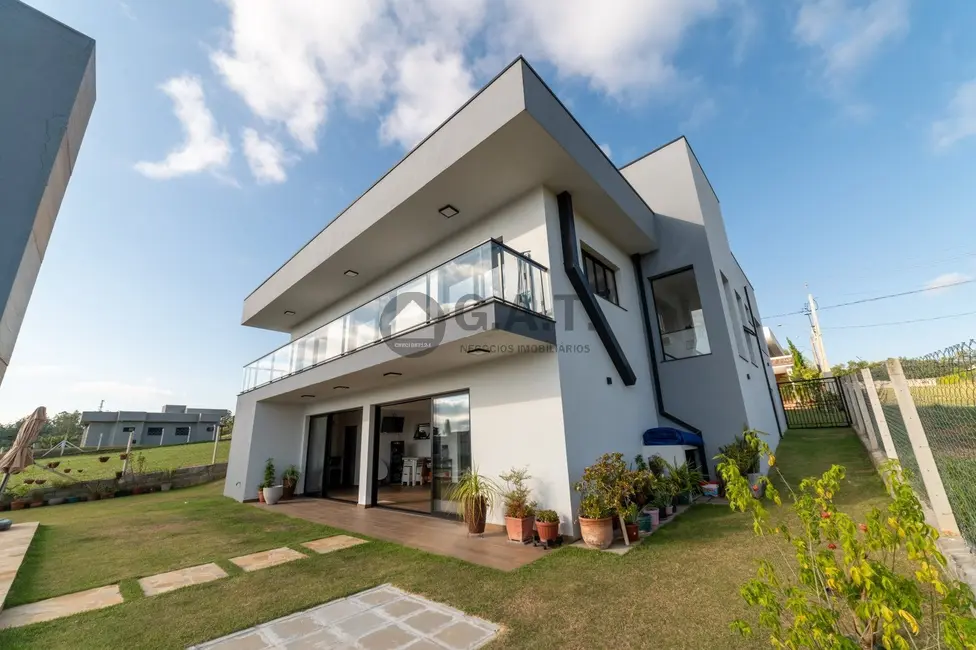 Foto 2 de Casa de Condomínio com 4 quartos à venda, 300m2 em Alambari - SP