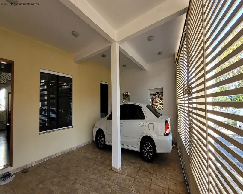 Casa com 5 quartos para alugar, 270m2 em Vila Hortência, Sorocaba - SP - imagem 3 Foto 3 de Casa com 5 quartos para alugar, 270m2 em Vila Hortência, Sorocaba - SP