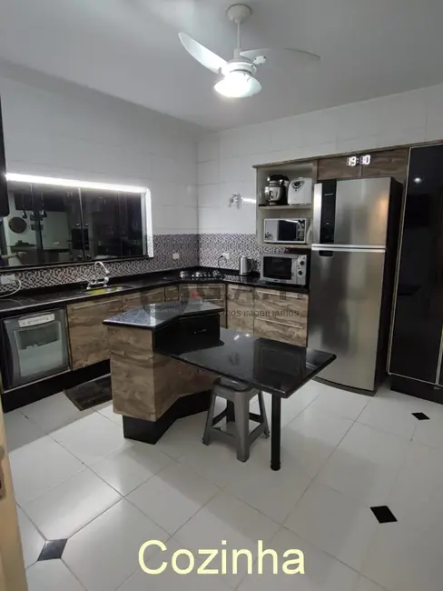Casa de Condomínio com 3 quartos à venda, 250m2 em Chácaras Reunidas São Jorge, Sorocaba - SP - imagem 7 Foto 7 de Casa de Condomínio com 3 quartos à venda, 250m2 em Chácaras Reunidas São Jorge, Sorocaba - SP