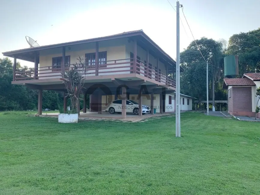 Foto 2 de Chácara com 3 quartos para alugar, 10000m2 em Tatui - SP