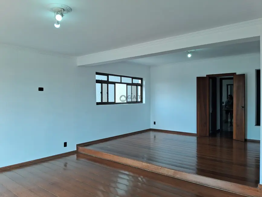 Apartamento com 3 quartos para alugar, 210m2 em Centro, Sorocaba - SP - imagem 7 Foto 7 de Apartamento com 3 quartos para alugar, 210m2 em Centro, Sorocaba - SP