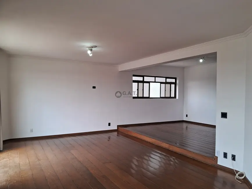 Apartamento com 3 quartos para alugar, 210m2 em Centro, Sorocaba - SP - imagem 4 Foto 4 de Apartamento com 3 quartos para alugar, 210m2 em Centro, Sorocaba - SP