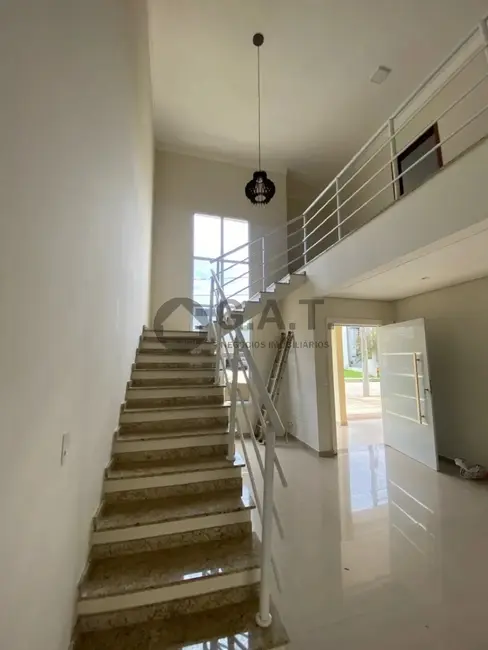 Casa de Condomínio com 3 quartos para alugar, 200m2 em Chácaras Reunidas São Jorge, Sorocaba - SP - imagem 1 Foto 1 de Casa de Condomínio com 3 quartos para alugar, 200m2 em Chácaras Reunidas São Jorge, Sorocaba - SP