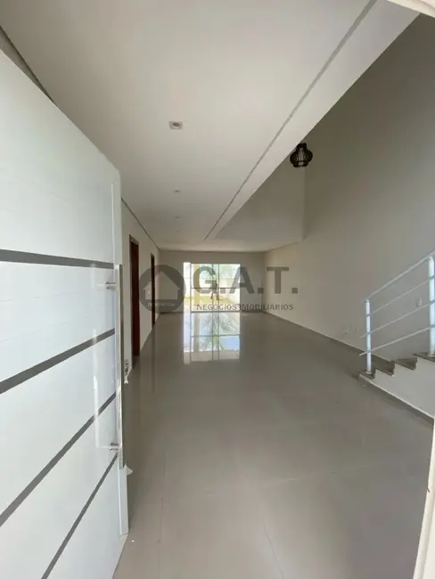 Casa de Condomínio com 3 quartos à venda, 200m2 em Chácaras Reunidas São Jorge, Sorocaba - SP - imagem 5 Foto 5 de Casa de Condomínio com 3 quartos à venda, 200m2 em Chácaras Reunidas São Jorge, Sorocaba - SP