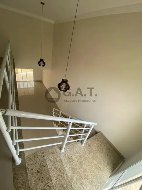 Casa de Condomínio com 3 quartos à venda, 200m2 em Chácaras Reunidas São Jorge, Sorocaba - SP - imagem 6 Foto 6 de Casa de Condomínio com 3 quartos à venda, 200m2 em Chácaras Reunidas São Jorge, Sorocaba - SP