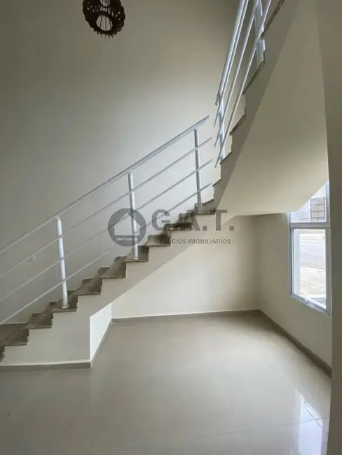 Casa de Condomínio com 3 quartos à venda, 200m2 em Chácaras Reunidas São Jorge, Sorocaba - SP - imagem 4 Foto 4 de Casa de Condomínio com 3 quartos à venda, 200m2 em Chácaras Reunidas São Jorge, Sorocaba - SP