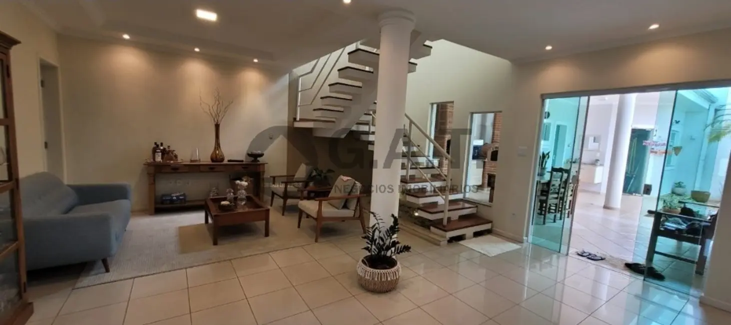 Casa de Condomínio com 3 quartos à venda, 300m2 em Aparecidinha, Sorocaba - SP - imagem 2 Foto 2 de Casa de Condomínio com 3 quartos à venda, 300m2 em Aparecidinha, Sorocaba - SP