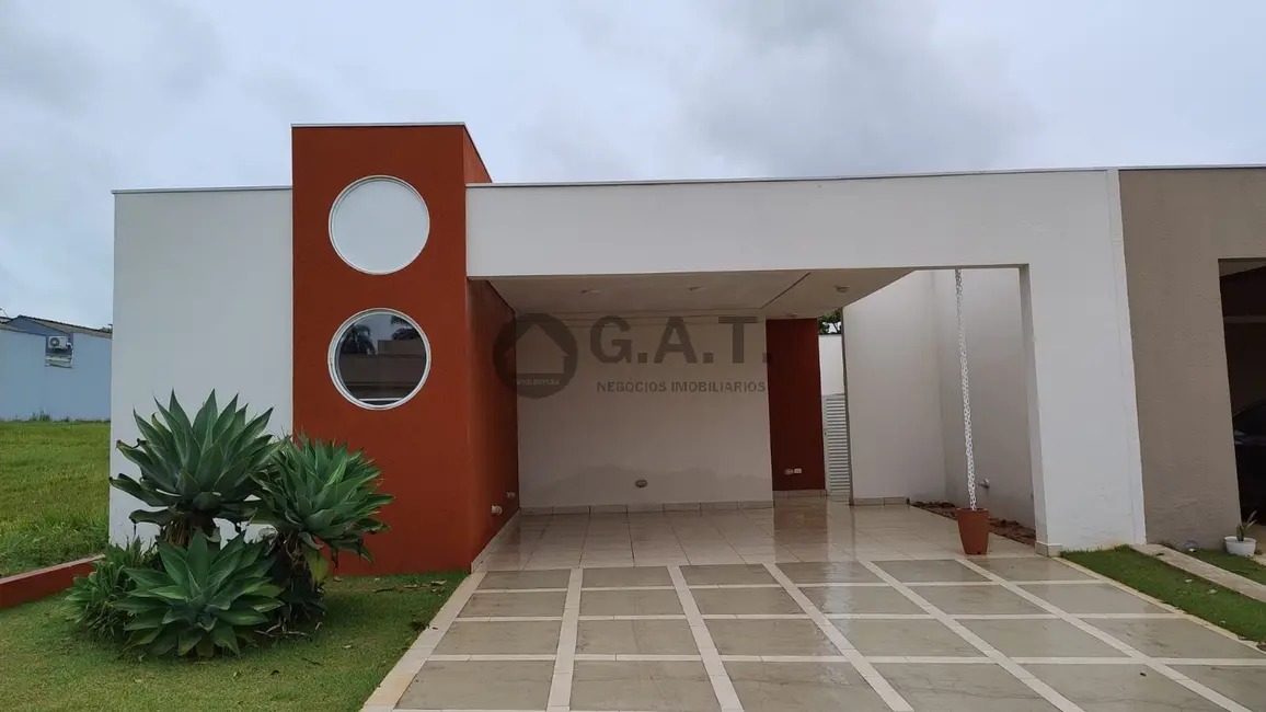 Foto 2 de Casa de Condomínio com 3 quartos para alugar, 149m2 em Aracoiaba Da Serra - SP