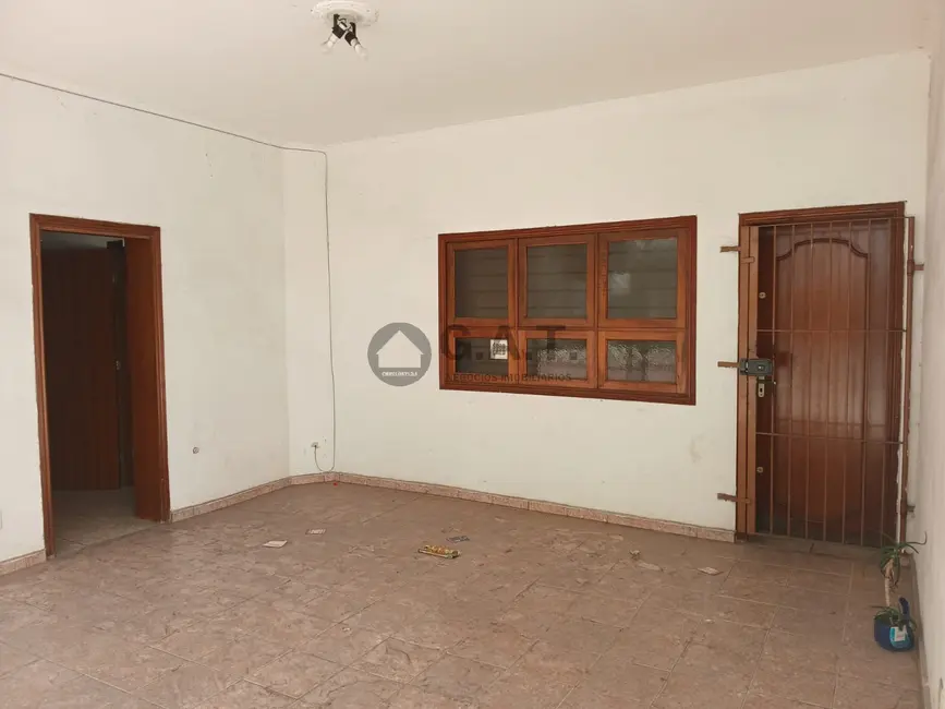 Casa com 3 quartos para alugar, 196m2 em Centro, Sorocaba - SP - imagem 3 Foto 3 de Casa com 3 quartos para alugar, 196m2 em Centro, Sorocaba - SP