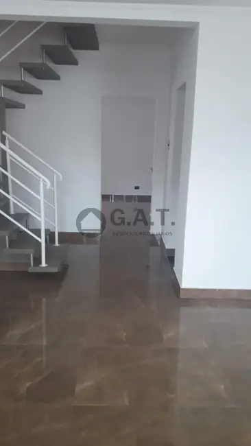 Casa com 3 quartos à venda, 170m2 em Wanel Ville, Sorocaba - SP - imagem 3 Foto 3 de Casa com 3 quartos à venda, 170m2 em Wanel Ville, Sorocaba - SP